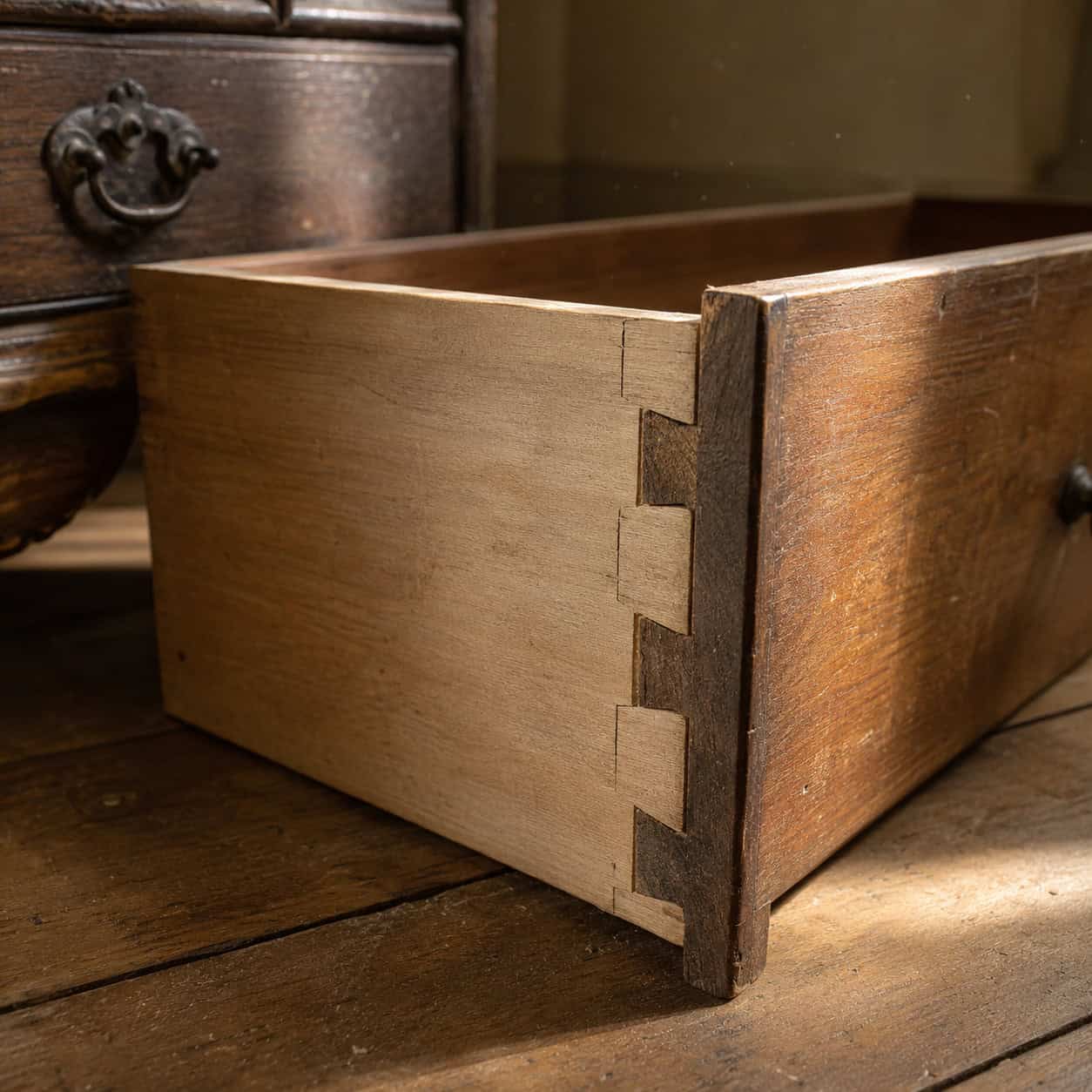 Hand-Cut Dovetails in the Drawer Sides