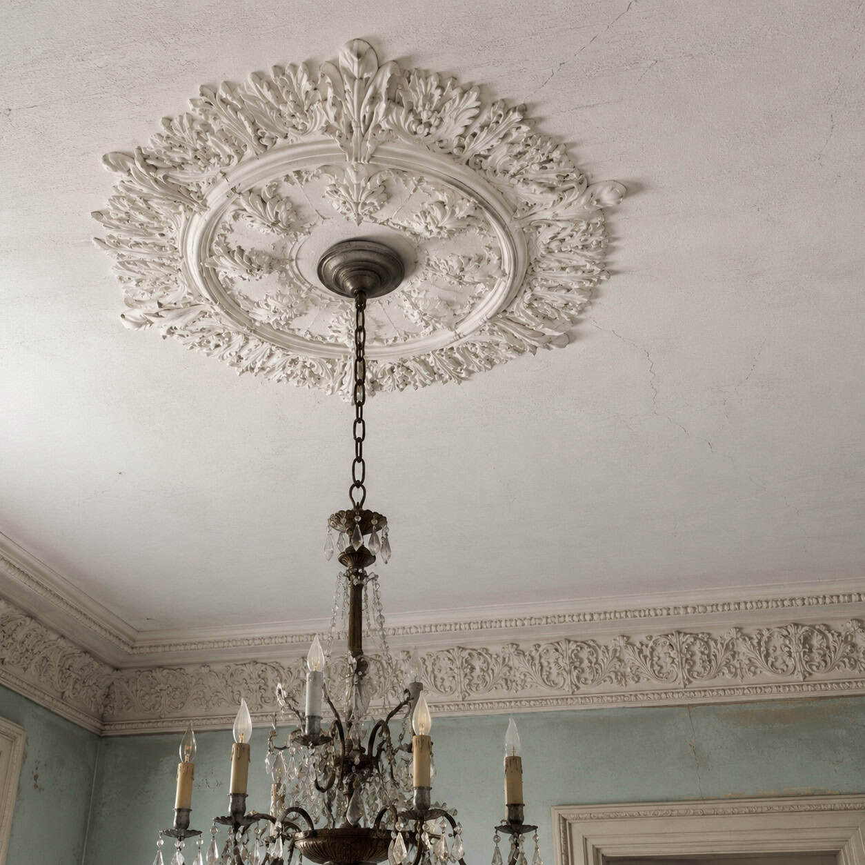 Plaster Ceiling Medallions and Run Cornice