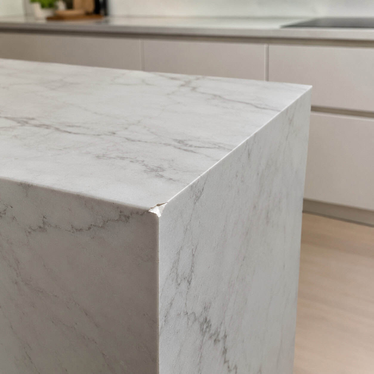 Thin Porcelain and Ultra-Compact Slabs With Mitered Edges