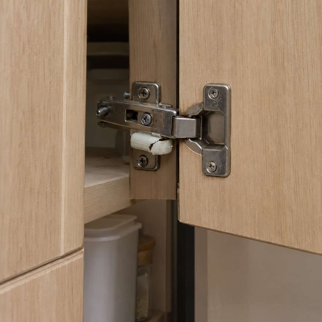 Bargain Clip-On Soft-Close Hinges