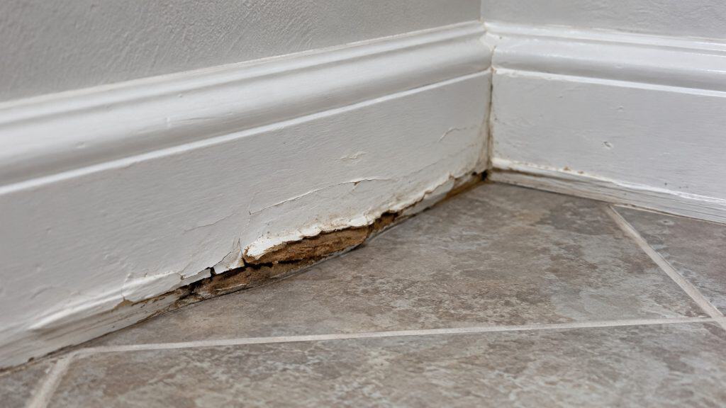 33 Trim and Molding Choices You’ll Regret Within Five Years (And What Pros Pick Instead)