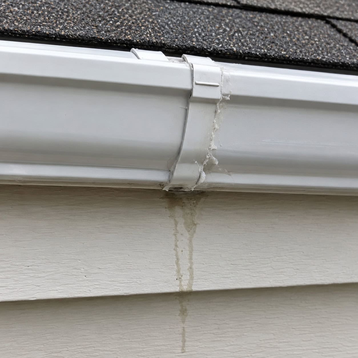 Snap-Together Sectional Vinyl Gutters